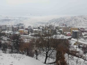 Kulp ilçesi beyaza büründü