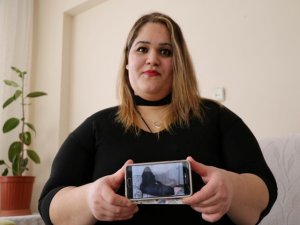 Artık yüzünü gizlemeden konuşuyor