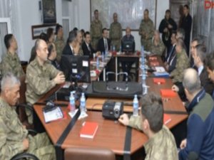 Bakan Soylu ve komutanlar Lice'de