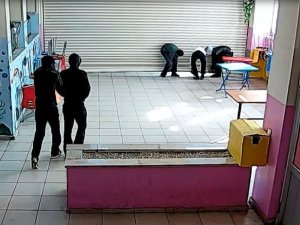 Okulları soyan çete yakalandı