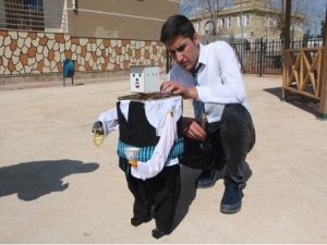 Urfalı şalvarlı, tespihli robot