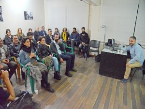 Ödüllü foto muhabiri Diyarbakır’da amatör fotoğrafçılarla biraya geldi