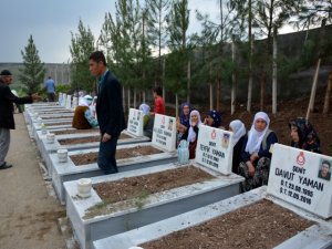 Dürümlü'de yaşamını yitiren köylüler için "anıt mezar"