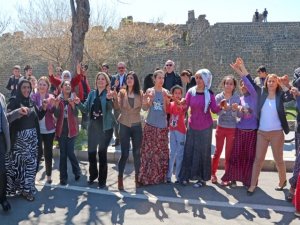 CHP’den ‘kardeşlik’ halayı