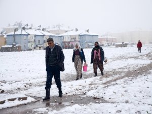Tunceli'nin Ovacık ilçesinde kar sürprizi