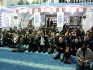 Atilla, şehitler için okutulan mevlit programına katıldı