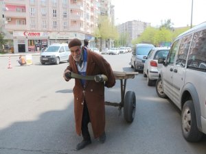 Kendisi için değil, oğlu için çalışıyor!
