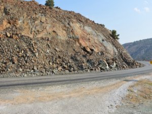 Pülümür yolu tır ve kamyon hariç tüm araçlara açık