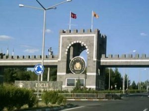 DÜ’de 16 akademisyen gözaltına alındı