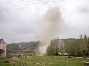 Ovacık'ta yola tuzaklanan patlayıcı imha edildi