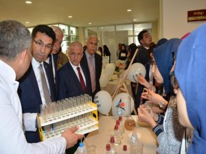 Siirt'te '4006 TÜBİTAK Bilim Fuarı' açıldı