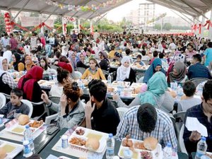 CHP’den bin 200 kişiye iftar yemeği