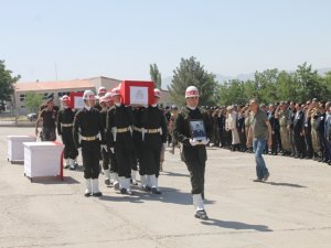 Şırnak'ta şehit askerler için tören