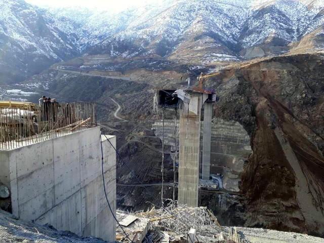 Türkiye’nin en büyük viyadük asma köprüsü çöktü