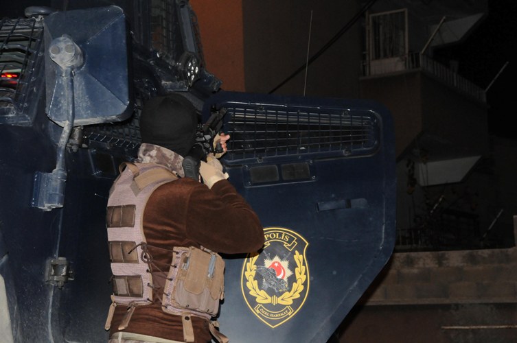 Gaziantep’te polise ateş açıldı