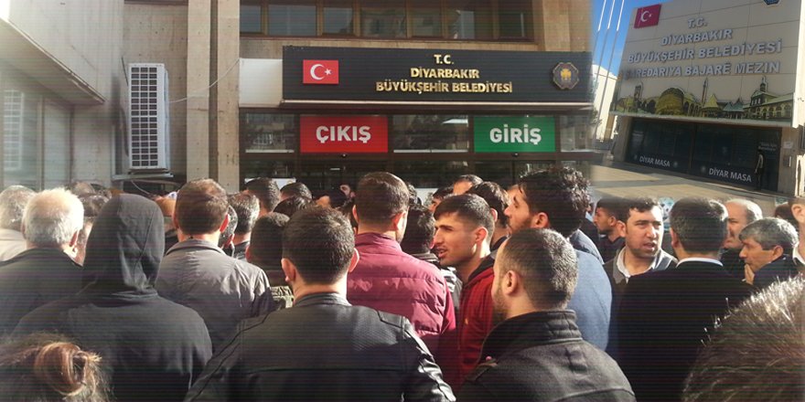 Belediye önünde ‘kapı numarası’ kuyruğu