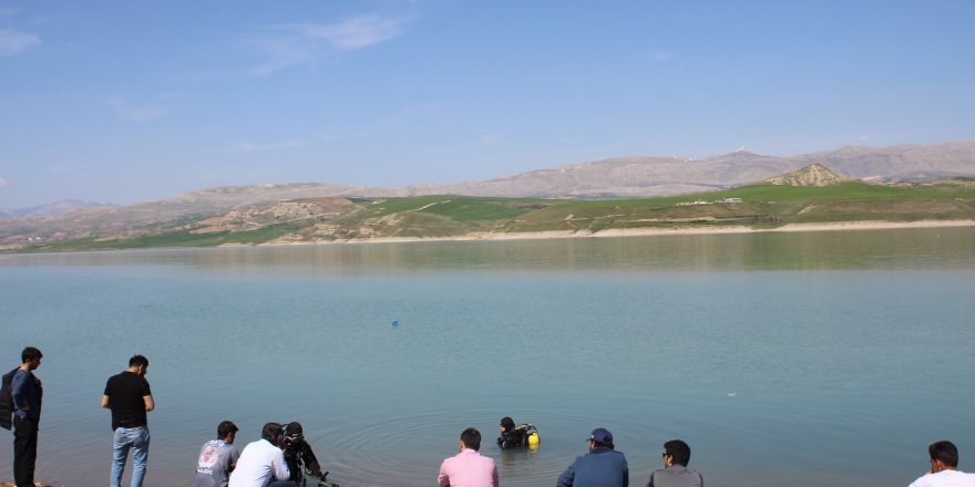 Baraja atılan ağa, el bombası takıldı