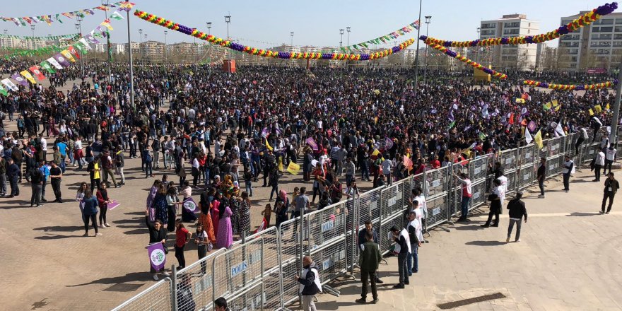 CANLI... NEWROZ ALANINDAYIZ