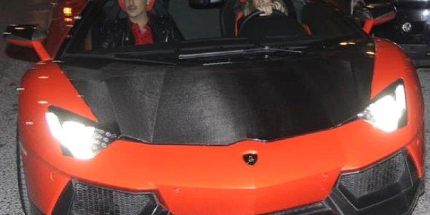 Sarıoğlu, Eşine Aldığı Milyonluk Otomobili Düğün Arabası Yaptı