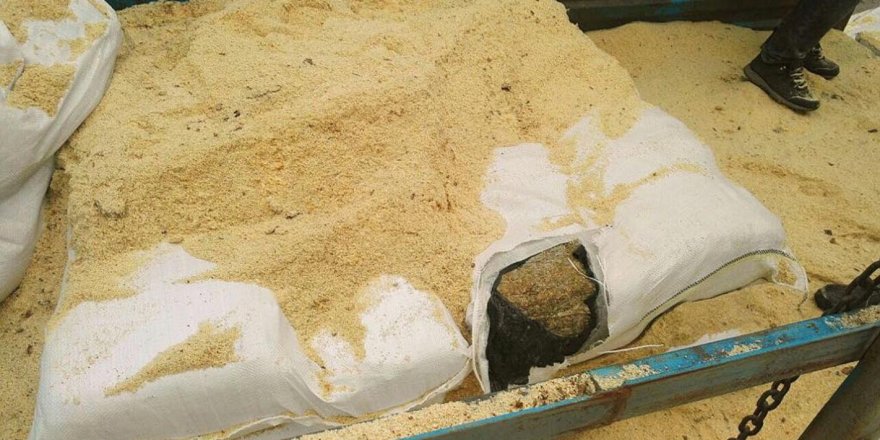 Saman yüklü kamyonda 226 kilo esrar