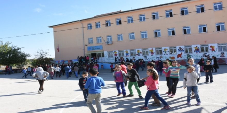 270 okulda, Suriyeli öğrencilere eğitim