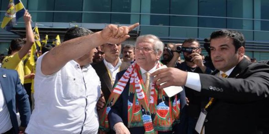 Aziz Yıldırım, davul-zurna ile karşılandı