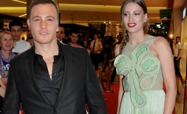 Serenay ve Kerem Fotoğraflarını Kaldırdı
