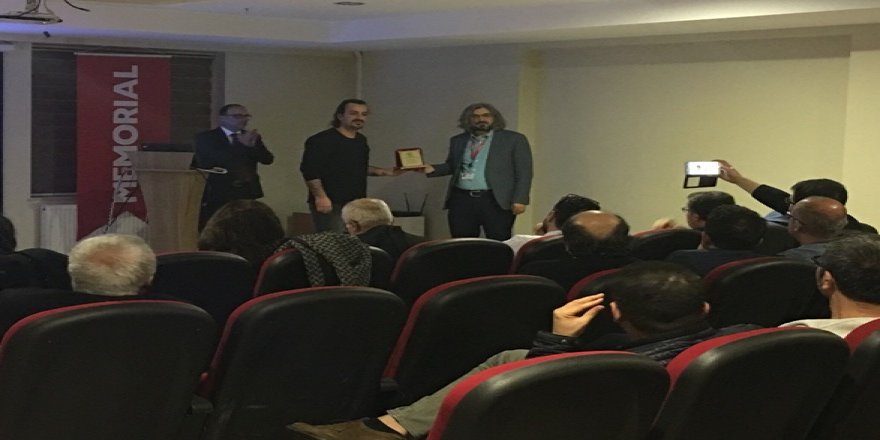 Memorial’a teşekkür plaketi