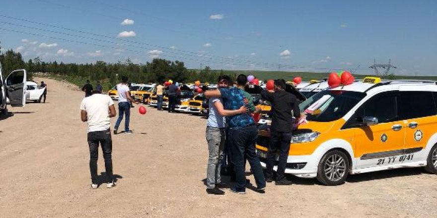 22 taksiyle sürpriz evlilik teklifi