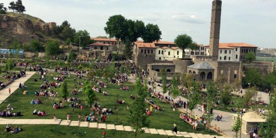 Tarihi mekanlara ziyaretçi akını