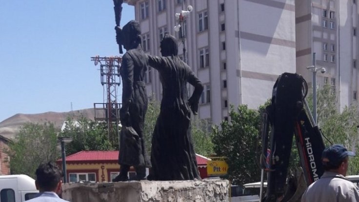 Kayyım Iğdır'da heykel yıktı