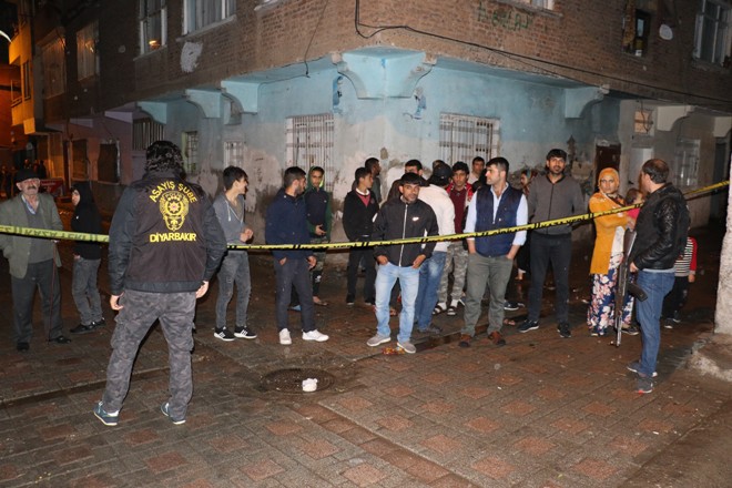 Çökme tehlikesi olan bina boşaltıldı