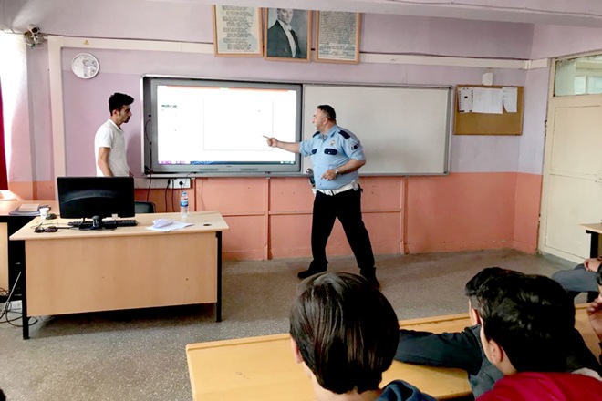 Öğrencilere trafik eğitimi verildi