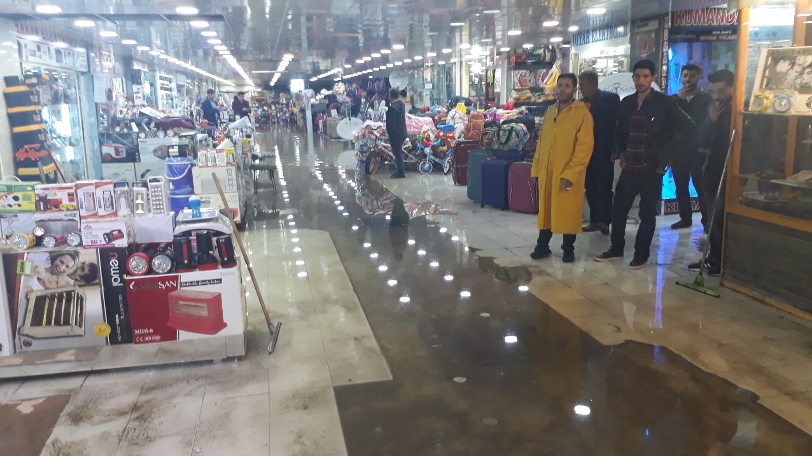 Mardin'de 200 iş yerini su bastı