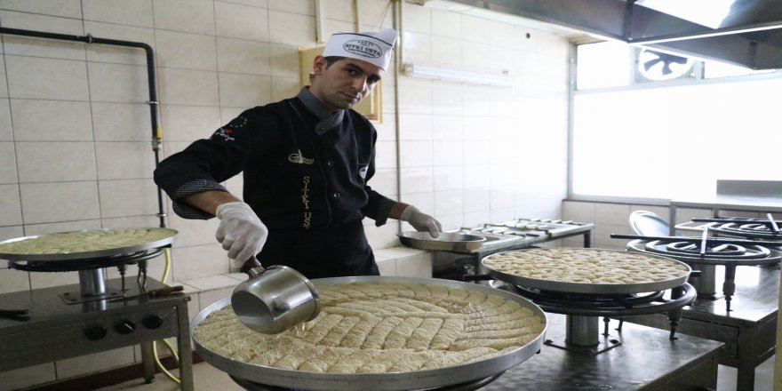 Tatlıcıların bayram mesaisi başladı