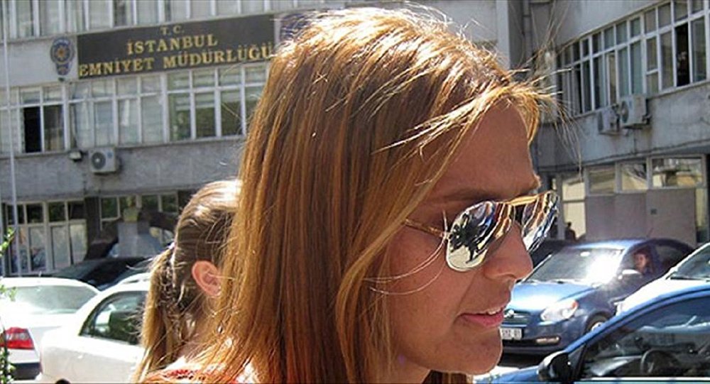 Demet Akalın'a 'mülteci' davası