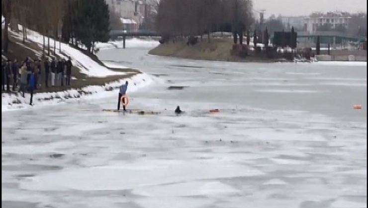 Balık tutmaya gittiği çaya düşen çocuk boğuldu
