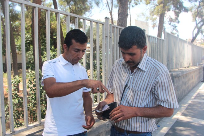 Temizlikçi, bulduğu cüzdanı sahibine teslim etti