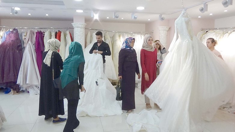Düğün sezonu gelinlik satışlarını arttırdı