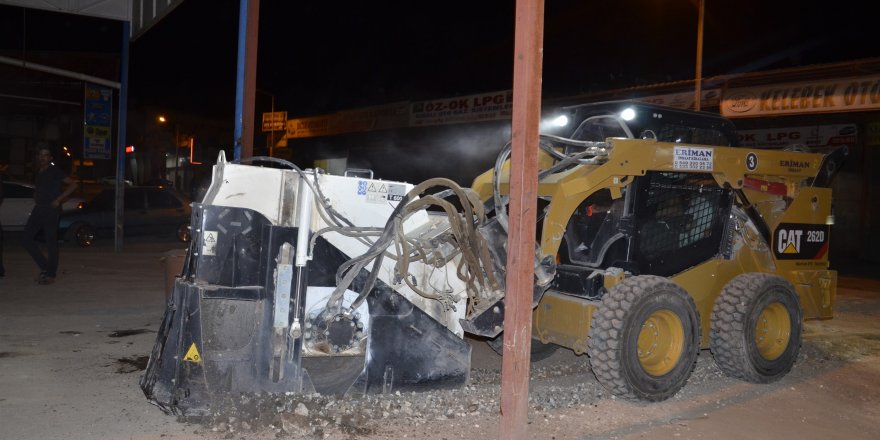 DİSKİ 1. ve 2. Sanayi Sitesi’nde içme suyu şebekesi döşüyor