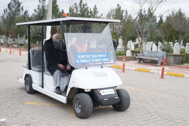 Engelli ve yaşlılara "golf aracı" ile kabir ziyareti hizmeti