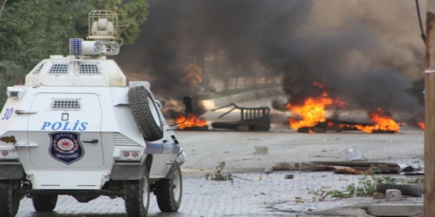 Yüksekova'da patlama: 8 polis yaralandı