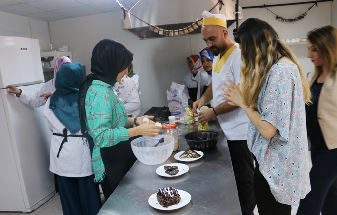 Bir kek ile başladılar, şimdi kapış kapış gidiyor