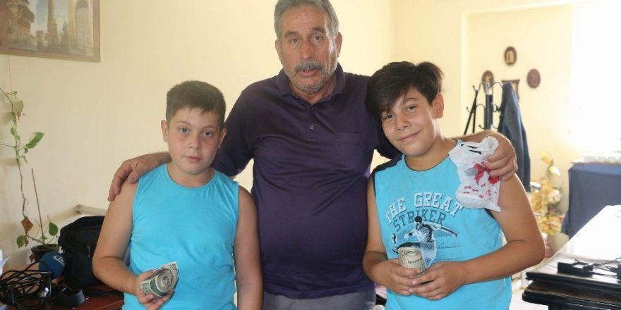 Biriktirdikleri Dolarları Liraya Çevirdiler