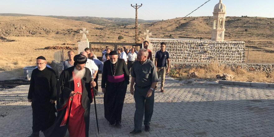 Tapuları alınan 2 kilise, 30 yıl sonra ibadete açıldı