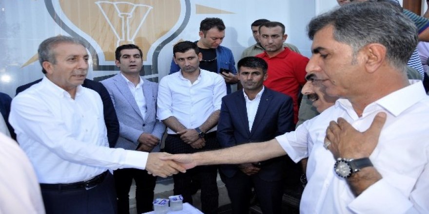 AK Parti Diyarbakır İl Başkanlığı vatandaşlarla bayramlaştı