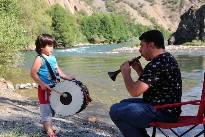 2 yaşından beri davul çalıyor!
