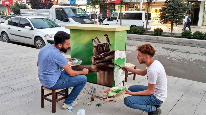Elektrik trafoları sanatla süsleniyor