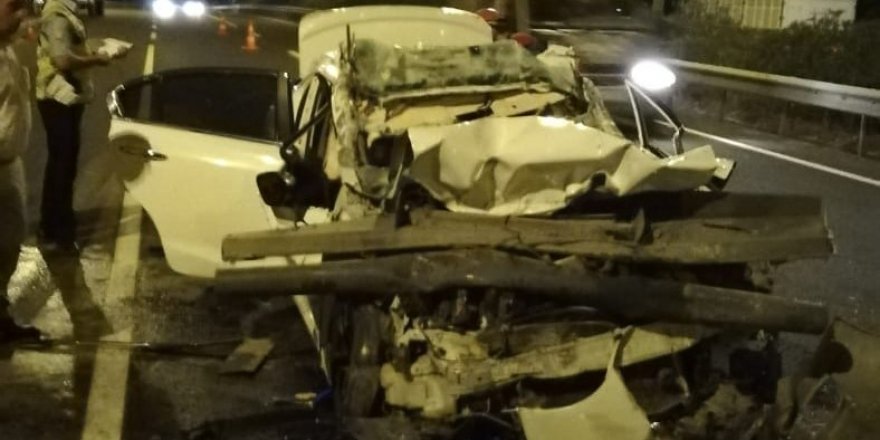 Kamyona çarpan otomobilin sürücüsü hayatını kaybetti