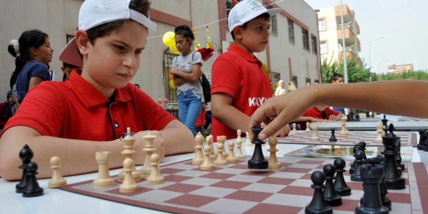 Sokak, ‘satranç’ için kapatıldı